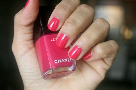 ongle en gel chanel|Chanel camellia gel coat.